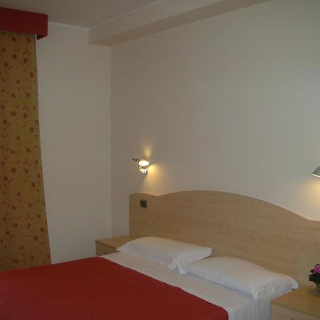 Hotel La Tartaruga Розето-дельї-Абруцці Екстер'єр фото